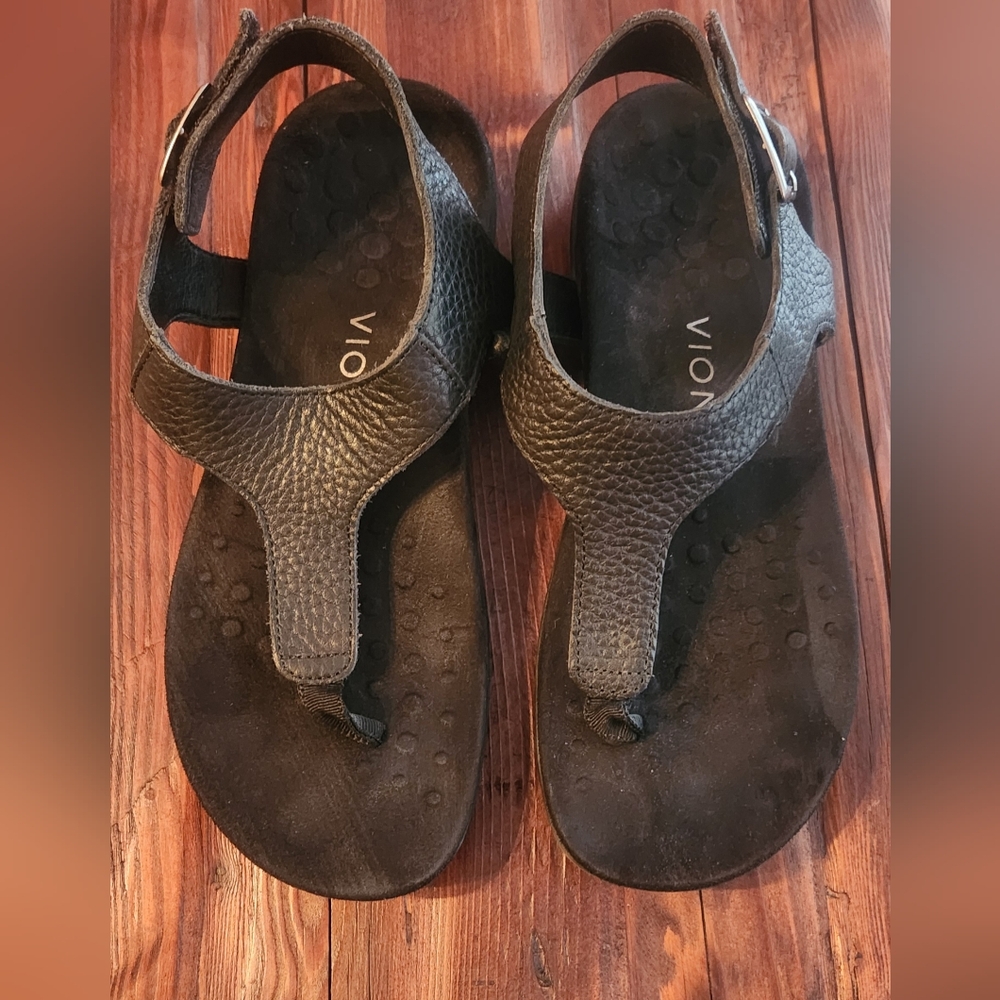 Vionic Black Leather T-Strap Sandals